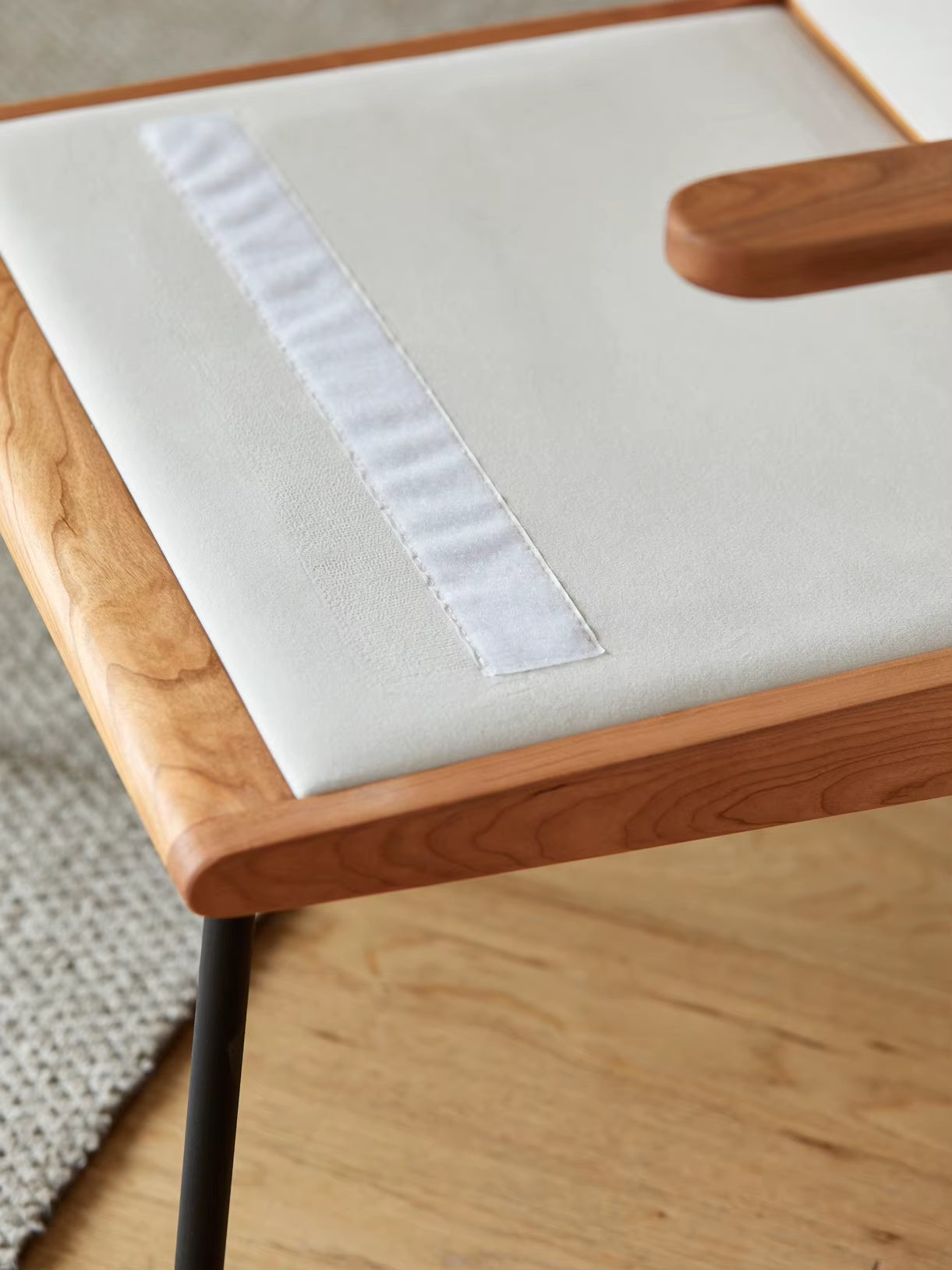 Half House Modern Lightweight Solid Wood Sofa Chair for Living Room Apartment & Hotel Use-Comfortable Luxury Leisure Furniture