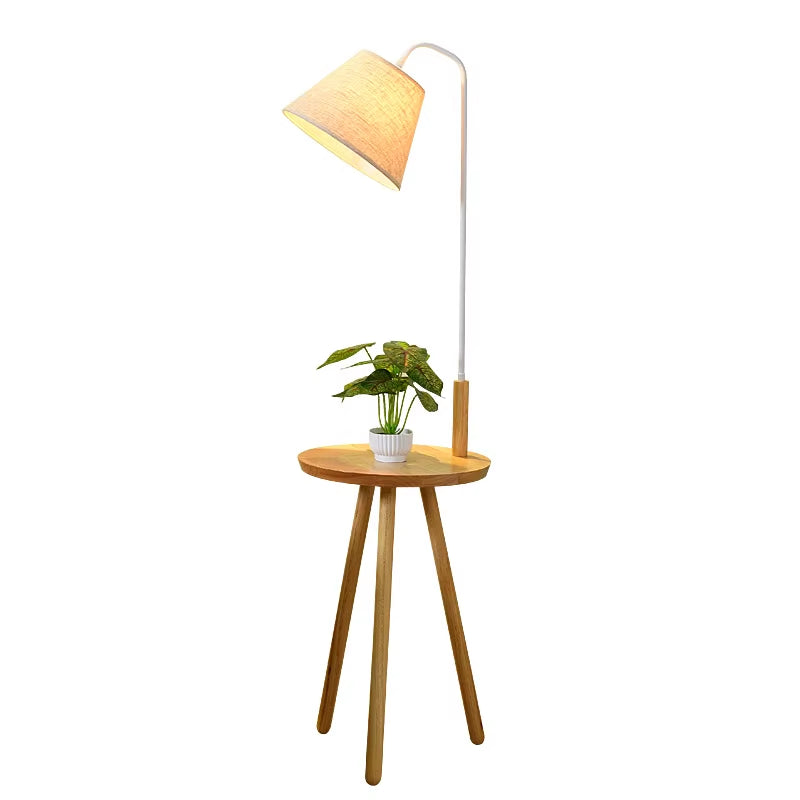 Nordic Style Solid Wood Vertical Living Room Coffee Table Lamp Warm Bedside Lamp for Bedroom Euro British Floor Lamp Wholesale
