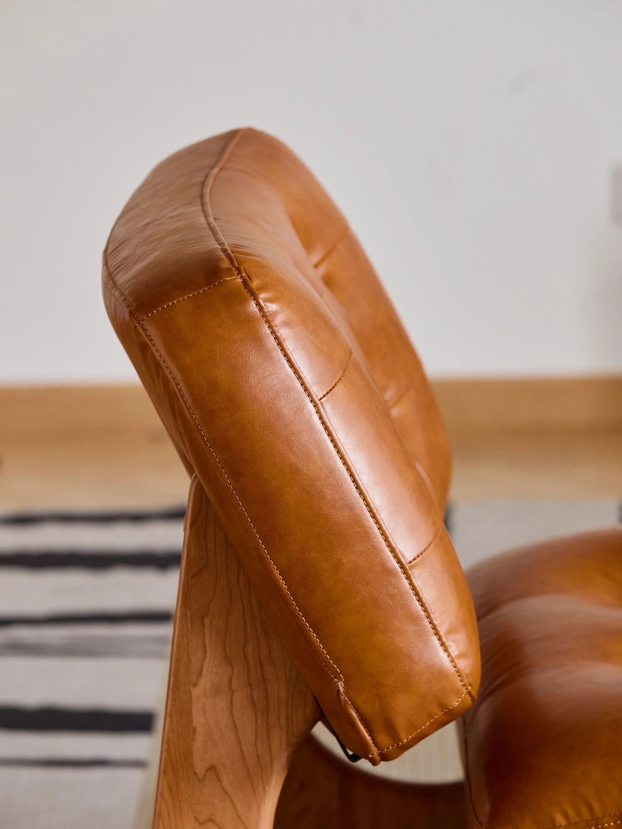 Modern Half House Leather Leisure Chair Durable Wooden Frame Traditional Japanese Craftsmanship Portable for Home Office Living